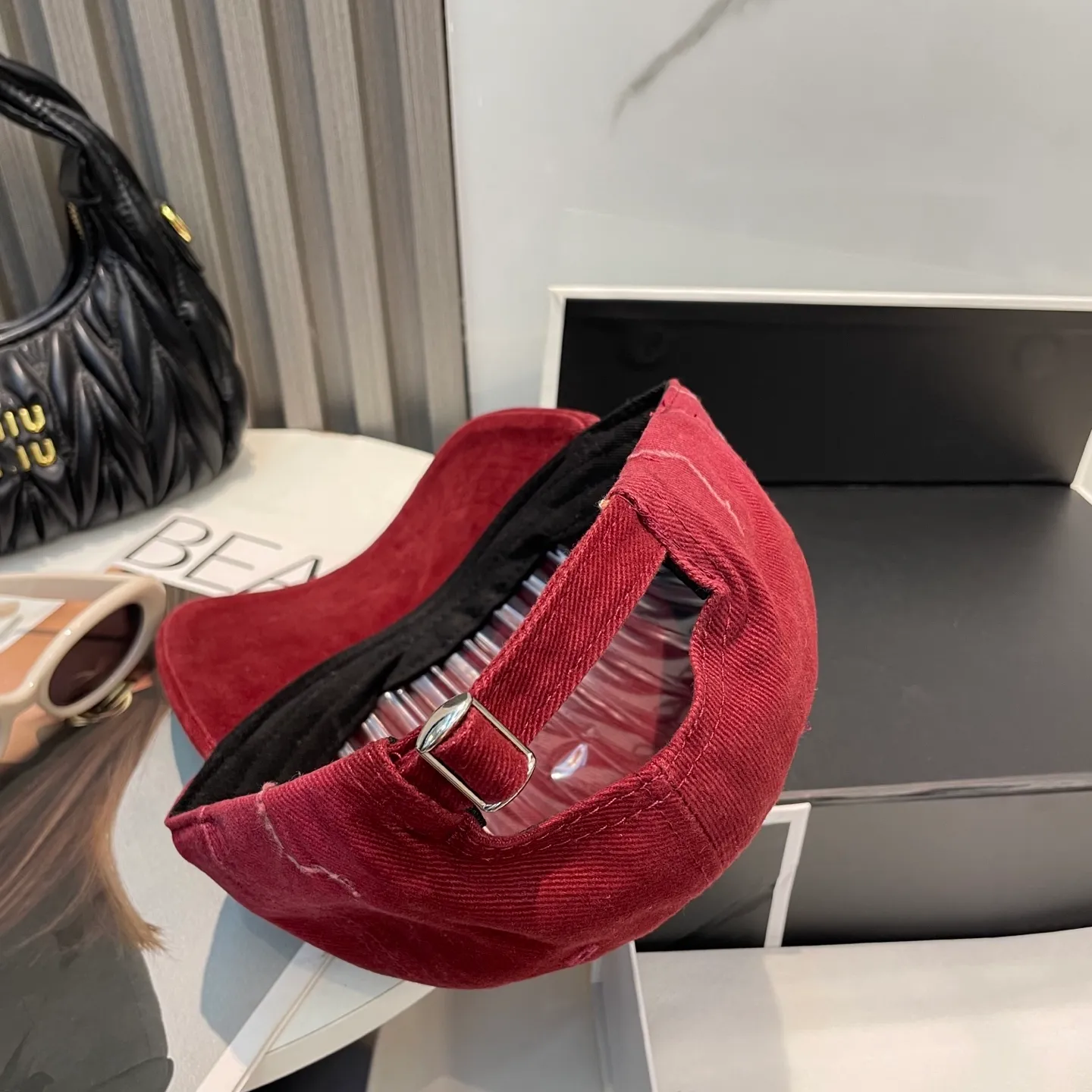 P70 Crow Heart 🆕🆕25 new baseball cap, stylish and classic cross logo, casual with a cool feeling, unisex style, same style for men and women! Very easy to match! Head circumference: 56-58cm is available